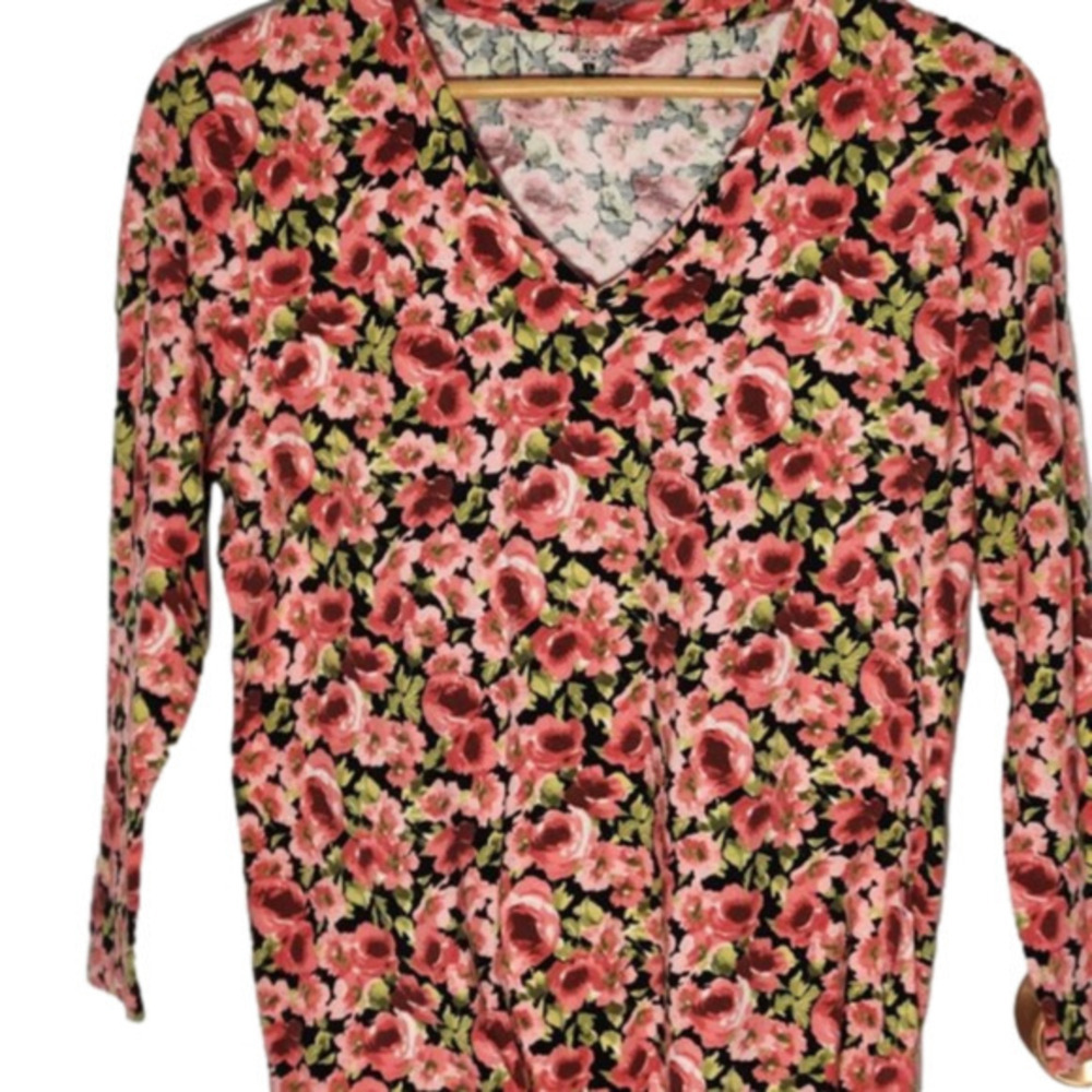 166. Jones New York Sport Floral V-neck 3/4-sleeved Tee Sz L